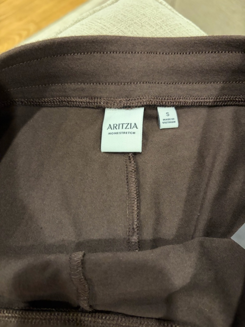 Aritzia Homestretch smooth vibe pant in brown size small NWOT - Picture 6 of 8